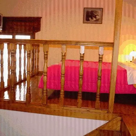 Konukevi Morfeas Karpenísion