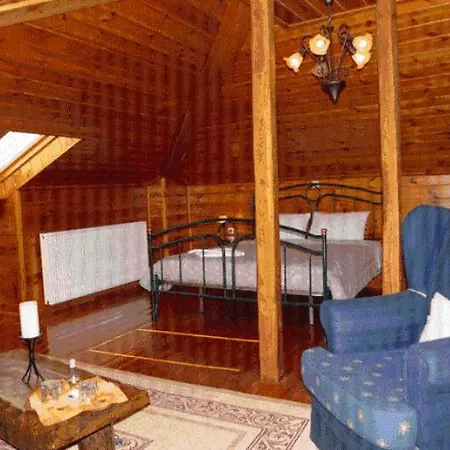 Morfeas Konukevi Karpenísion