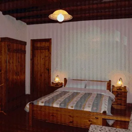 Morfeas Konukevi Karpenísion